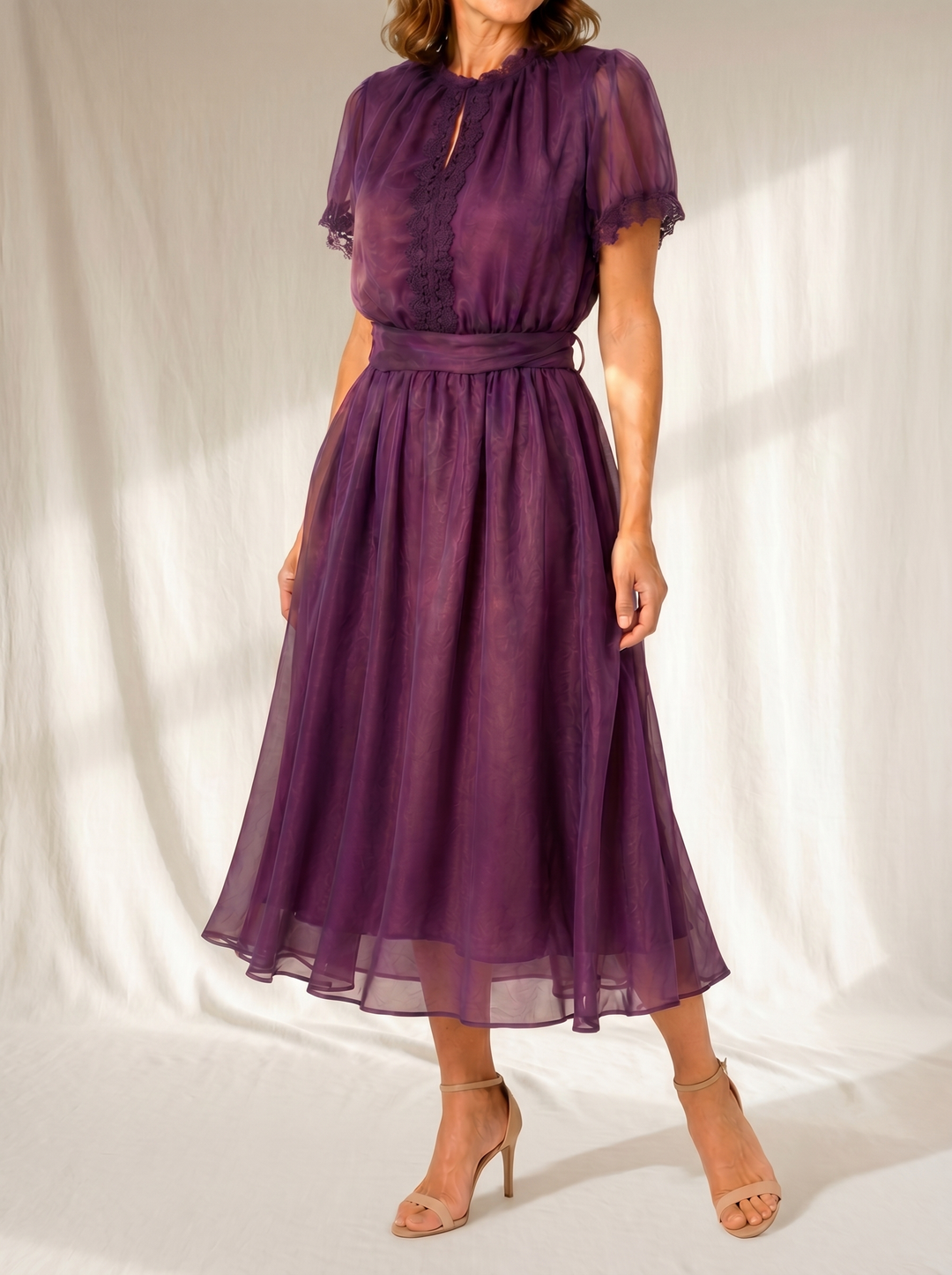 Casa Marbella™ | Vestido Maxi Flavia con Escote en Gota y Bordado de Encaje en Chiffon